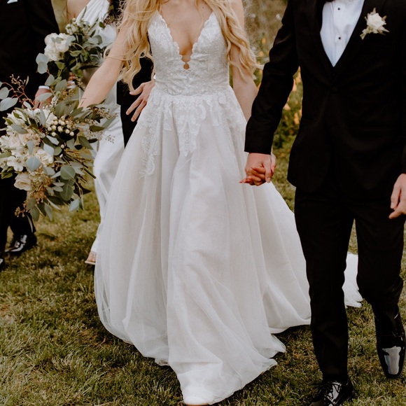 Miss Hayley Paige Wedding Gown | Nash | Size 4 - Picture 12 of 12